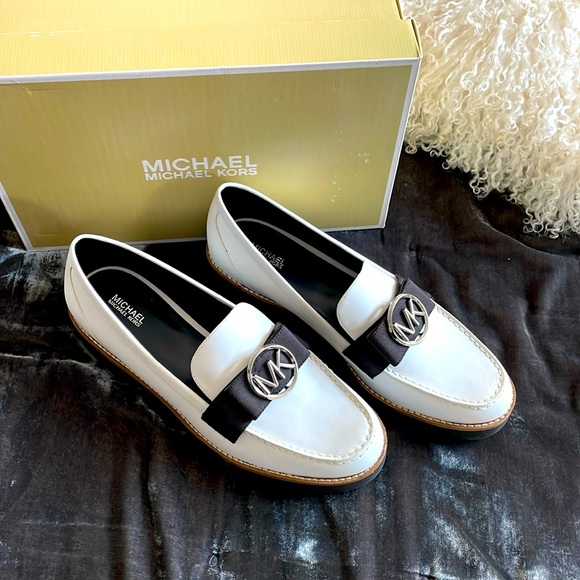 MK shoes size 10 Med black and white NWT and box - Picture 1 of 4